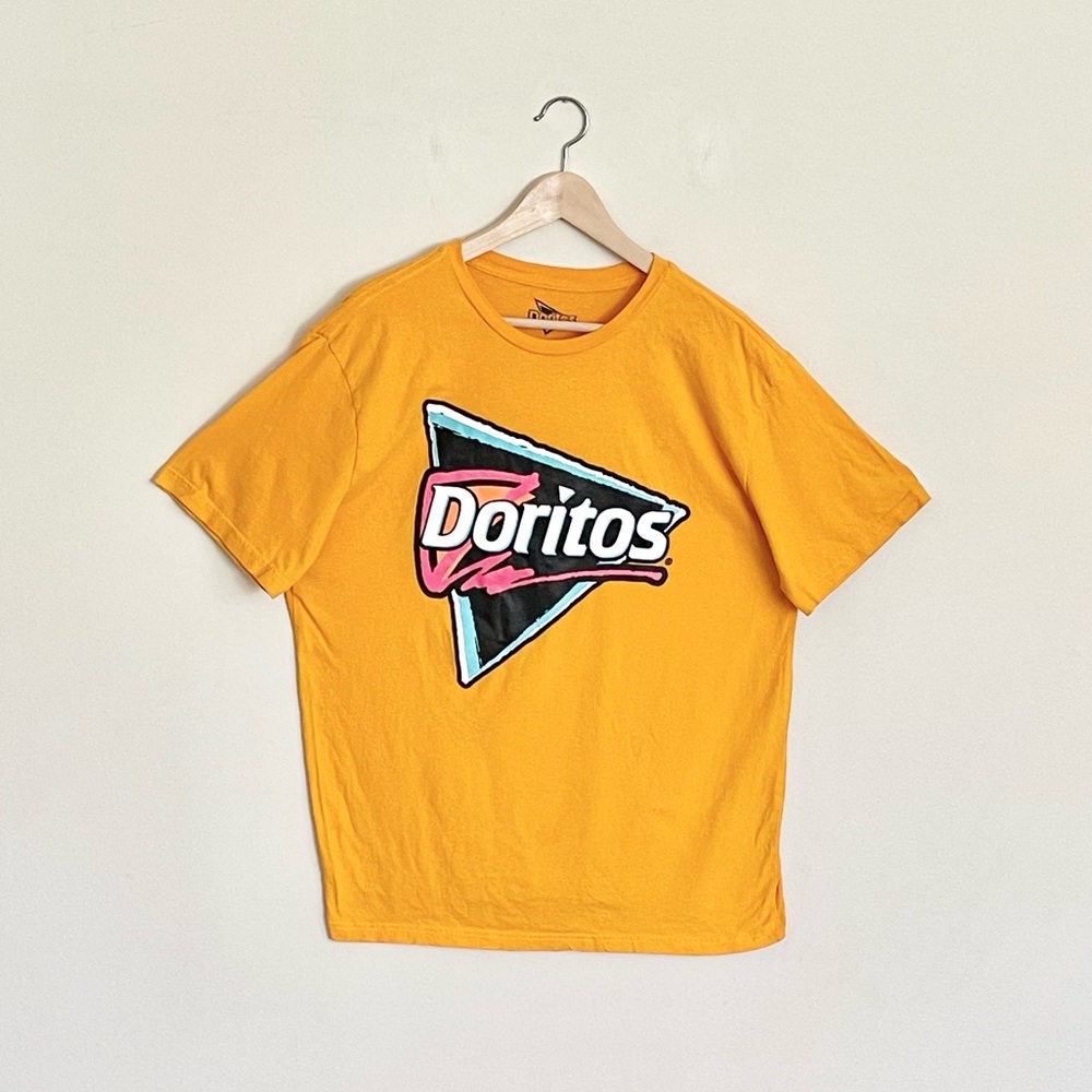 Doritos Graphic Logo Yellow Orange T
Shirt Adult size Large